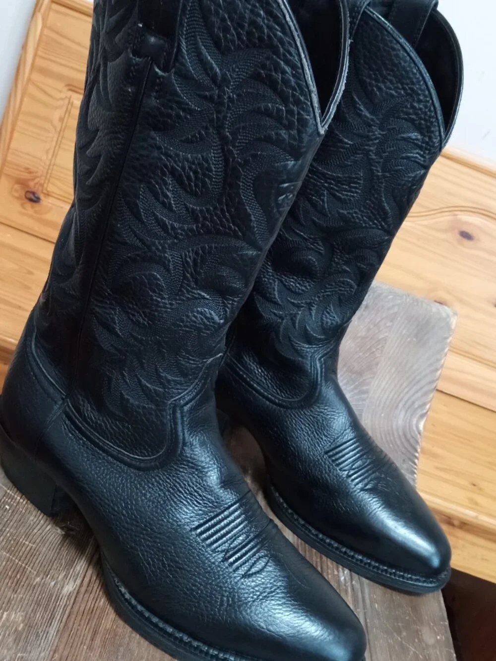 Ariat Men's Size 8 Heritage R Toe Western Boots